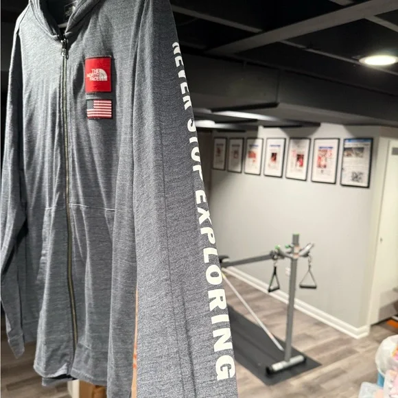 The North Face Men's Gray Sweater - Picture 3 of 4